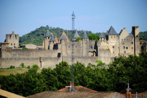 Carcassonne :maison de ville avec vue sur la Cité